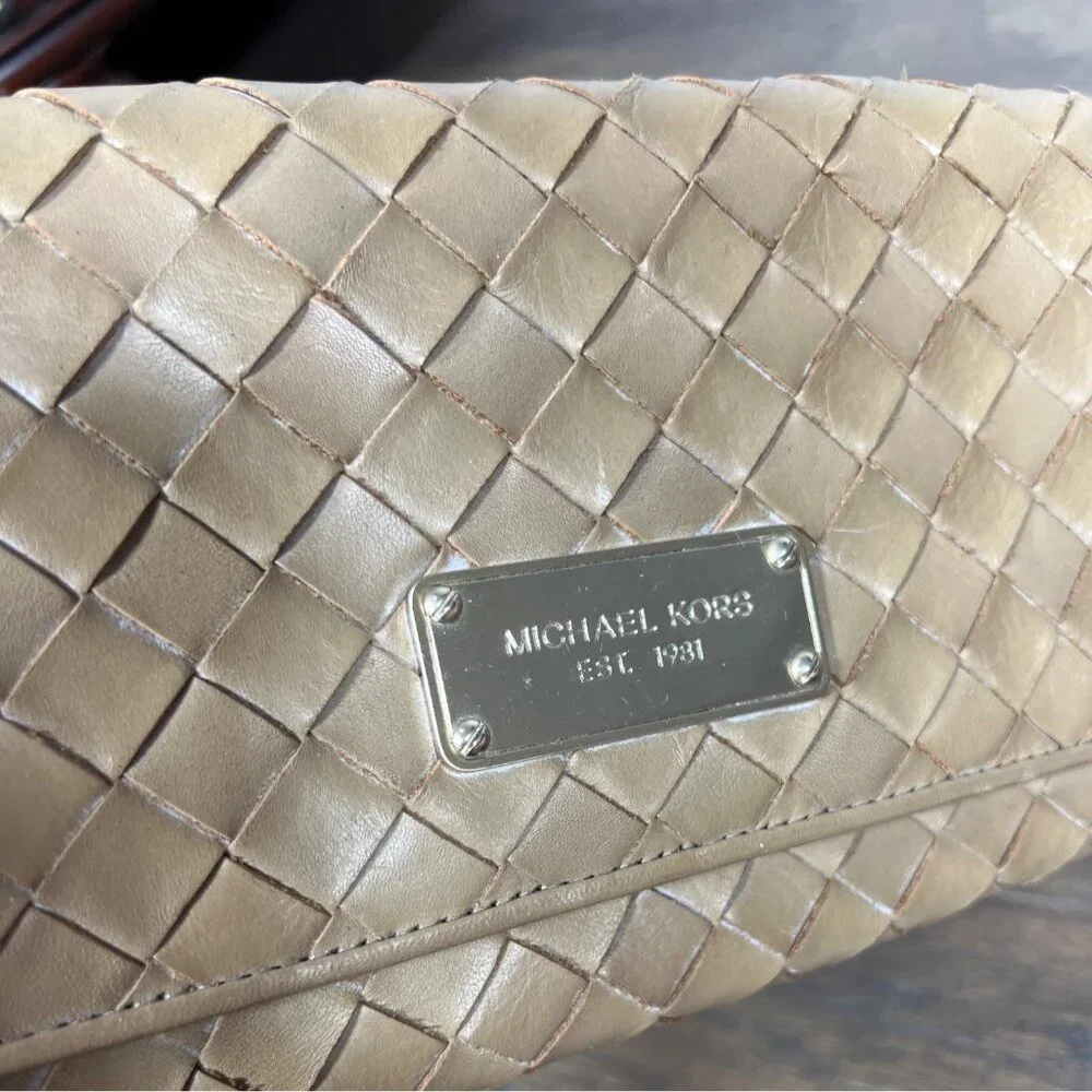MICHAEL KORS Basket Weave Leather Clutch in Tan OS EUC